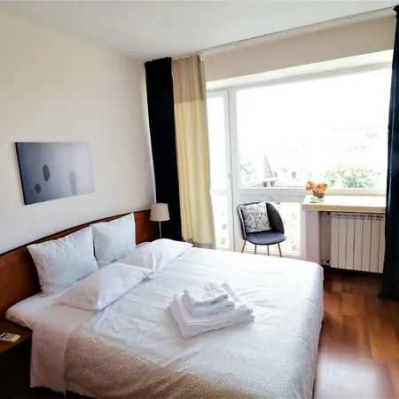 7th Over Atheneum Apartment *
